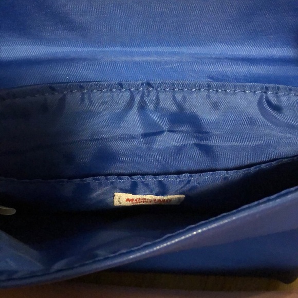 Adorable bag, fun color - Picture 4 of 5